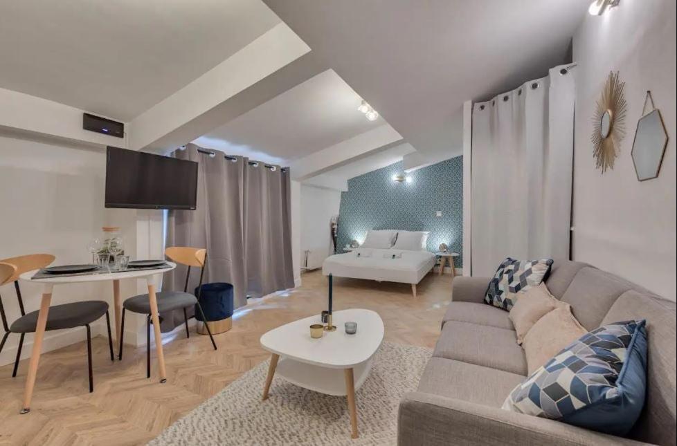 Appartement Renove Proche Arc Triomphe - 2P Paris Exteriör bild